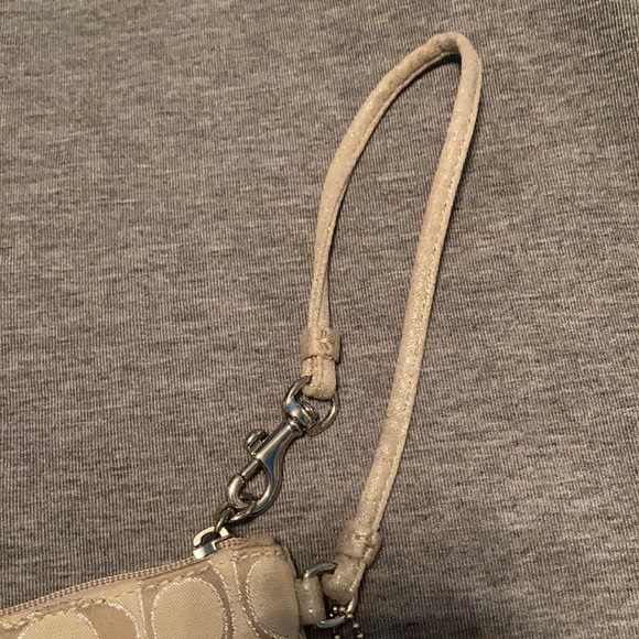 Coach x Poppy Wristlet - Picture 6 of 12